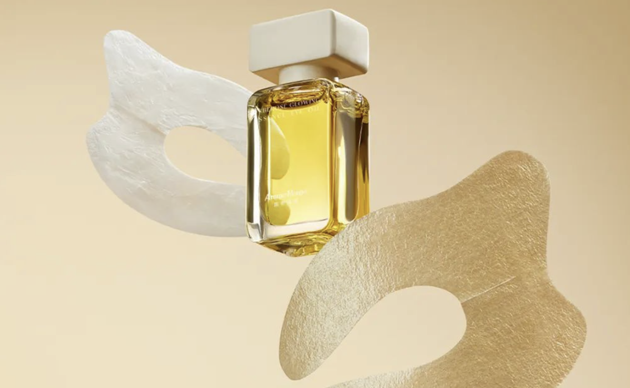 馥郁满铺推乳霜眼膜