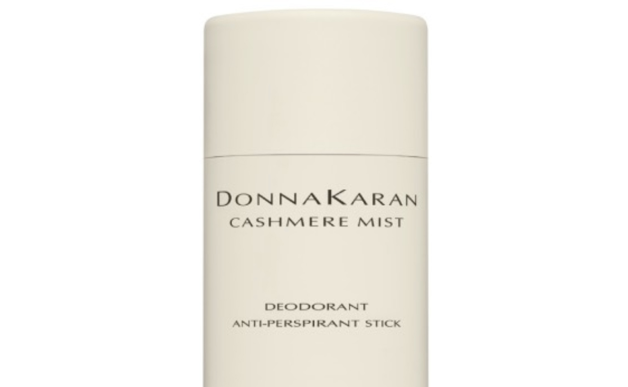 Donna Karan 羊绒喷雾迷你止汗棒采用可持续包装