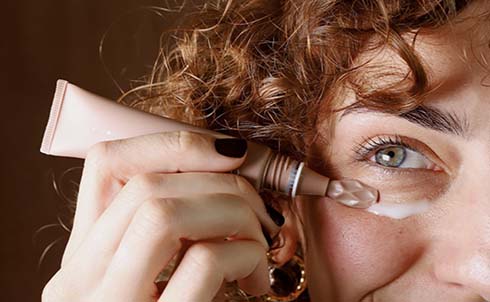 舒缓管：一种呵护眼周肌肤的感官仪式