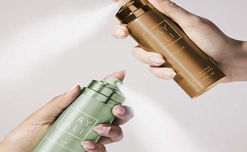 Aptar Beauty 为 KAYALI 的全新身体和头发喷雾提供动力，采用优质全方位喷雾包装