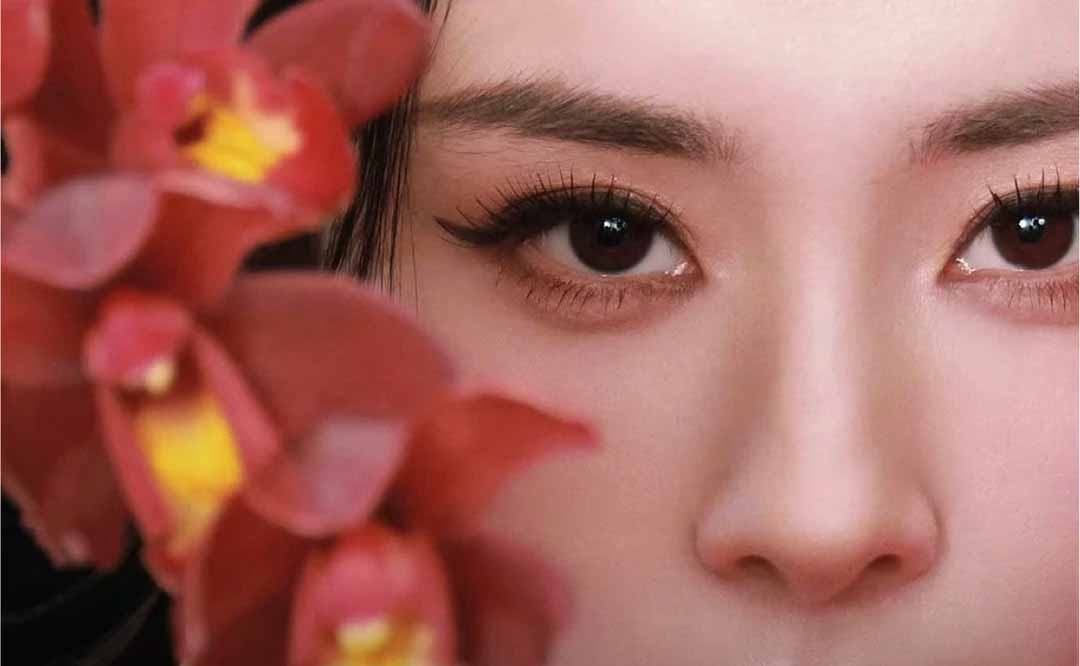 “平价”与“功效”成为增长安全垫，高端美妆遭遇结构性逆风。